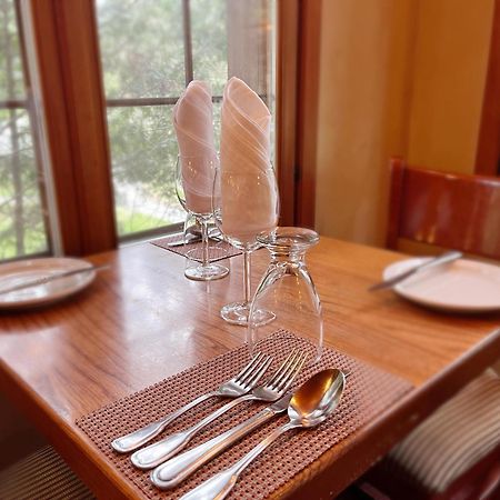 סאינט - אדל Auberge Alpine Inn מראה חיצוני תמונה