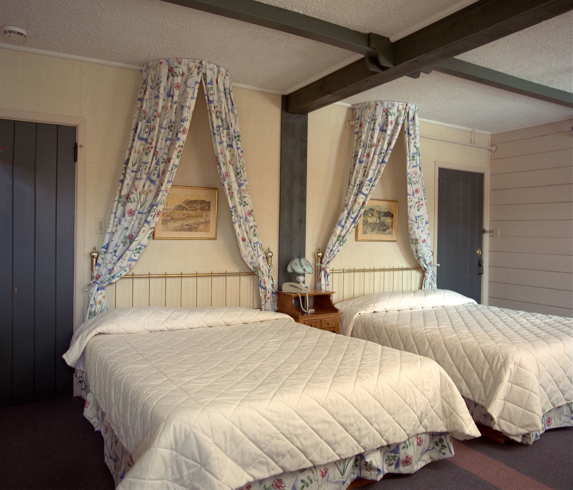 סאינט - אדל Auberge Alpine Inn מראה חיצוני תמונה