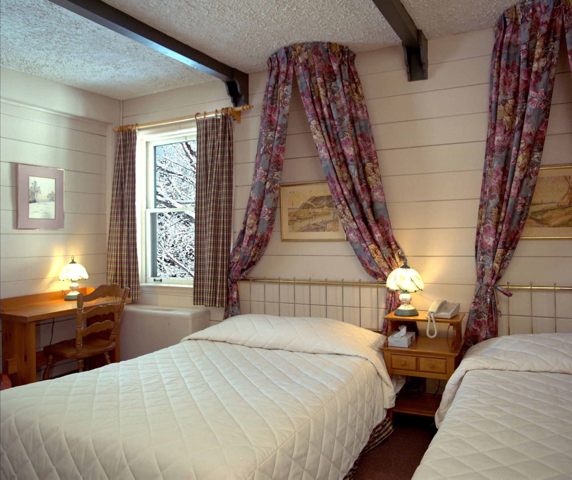 סאינט - אדל Auberge Alpine Inn מראה חיצוני תמונה